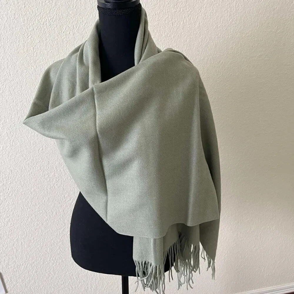 The soft warm pistachio-colored scarve made of a mixture of acrylic and cashmere